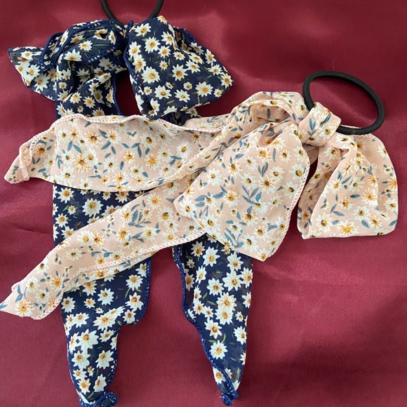 Lagom Studio Accessories - Chic Daisy Hair Tie Scrunchies